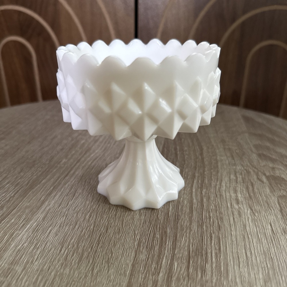 L.E. Smith Milk Glass Carousel Diamond Candy Dish 4" T, 4" W